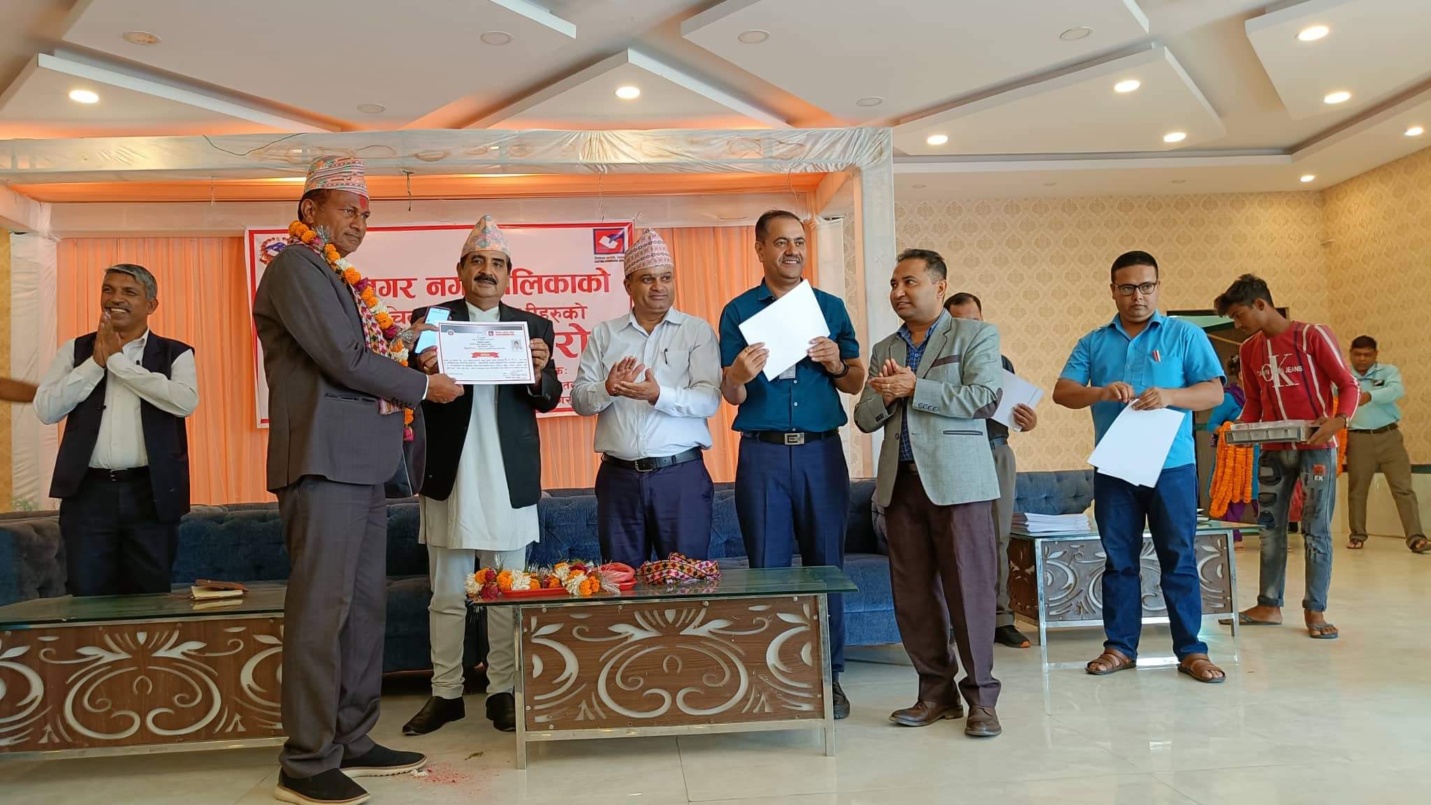 शपथ लिदै सिद्धार्थनगरका नवनिर्वाचित प्रमुख खानले भने– प्रतिबद्धतापत्रका सबै काम पूरा गर्छु