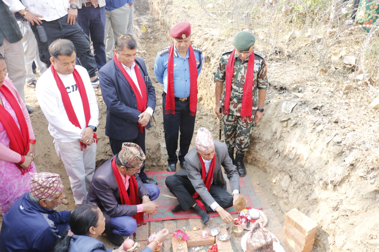 नेपाल प्रहरी र नेपाली सेनाको क्षेत्रमा पर्खाल निर्माण शुरु