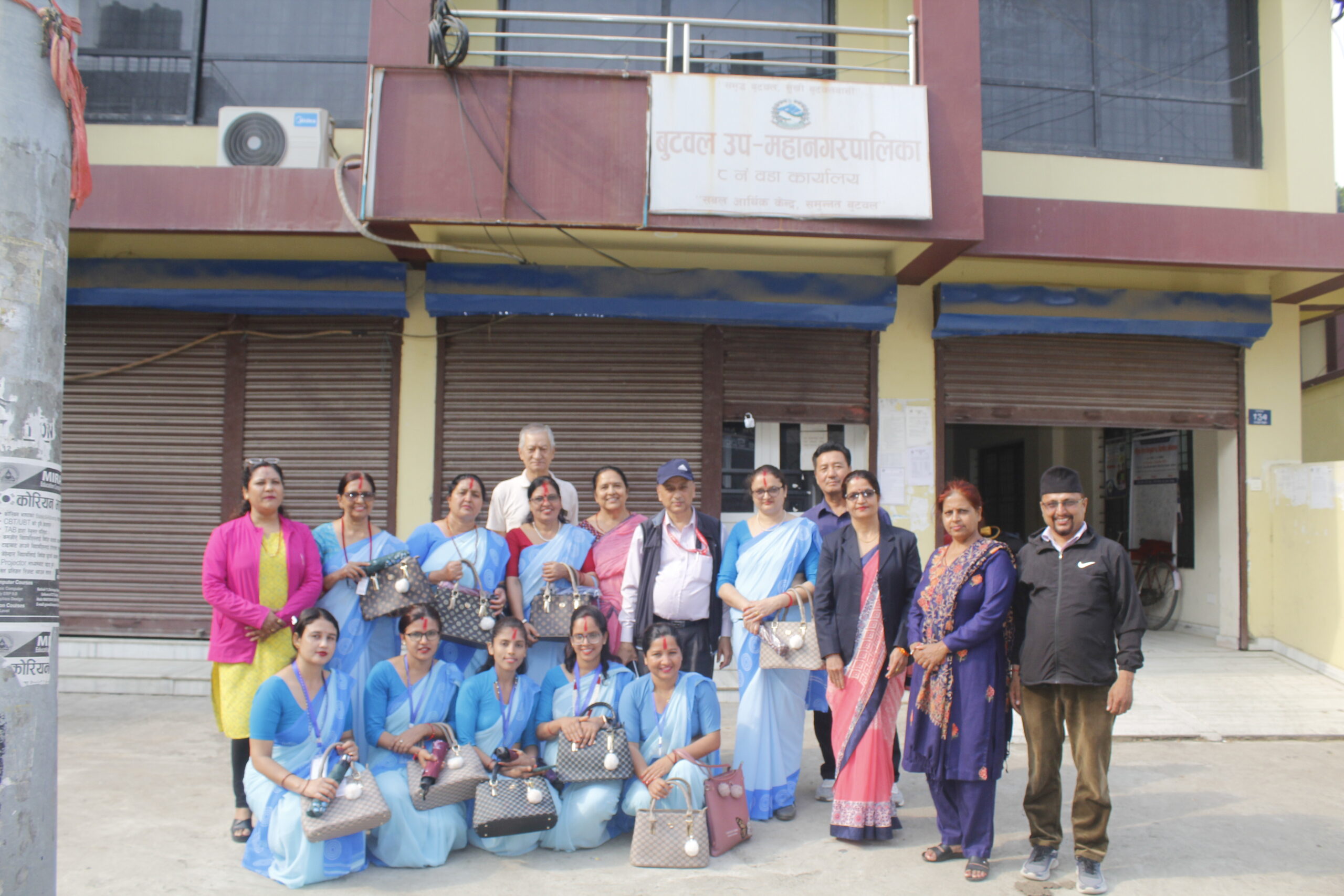 बुटवल वडा नम्बर ८ द्वारा स्वास्थ्य स्वयंसेविकालाई सम्मान