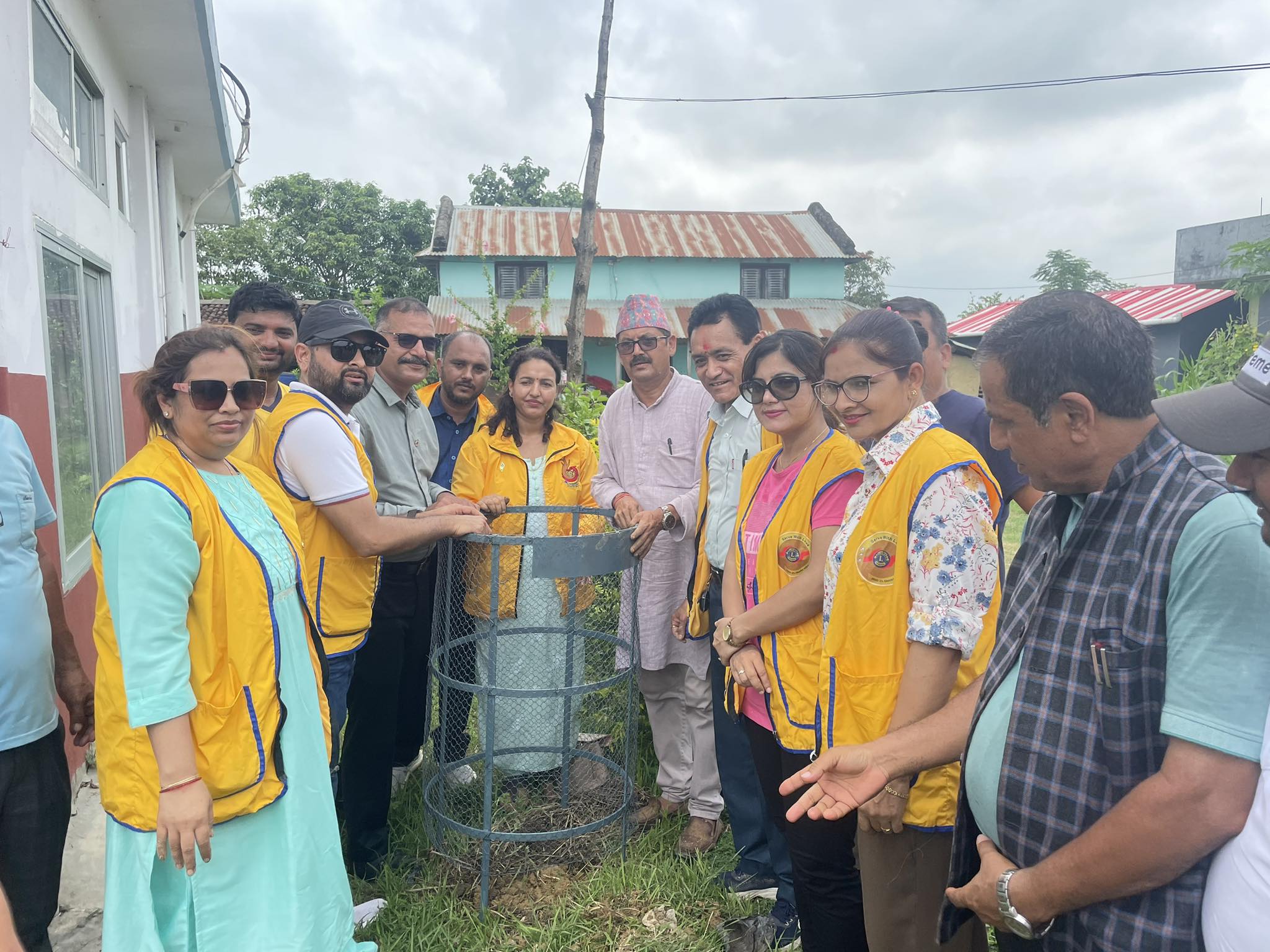 लायन्स क्लब अफ सैनामैना स्टारद्वारा वृक्षारोपण