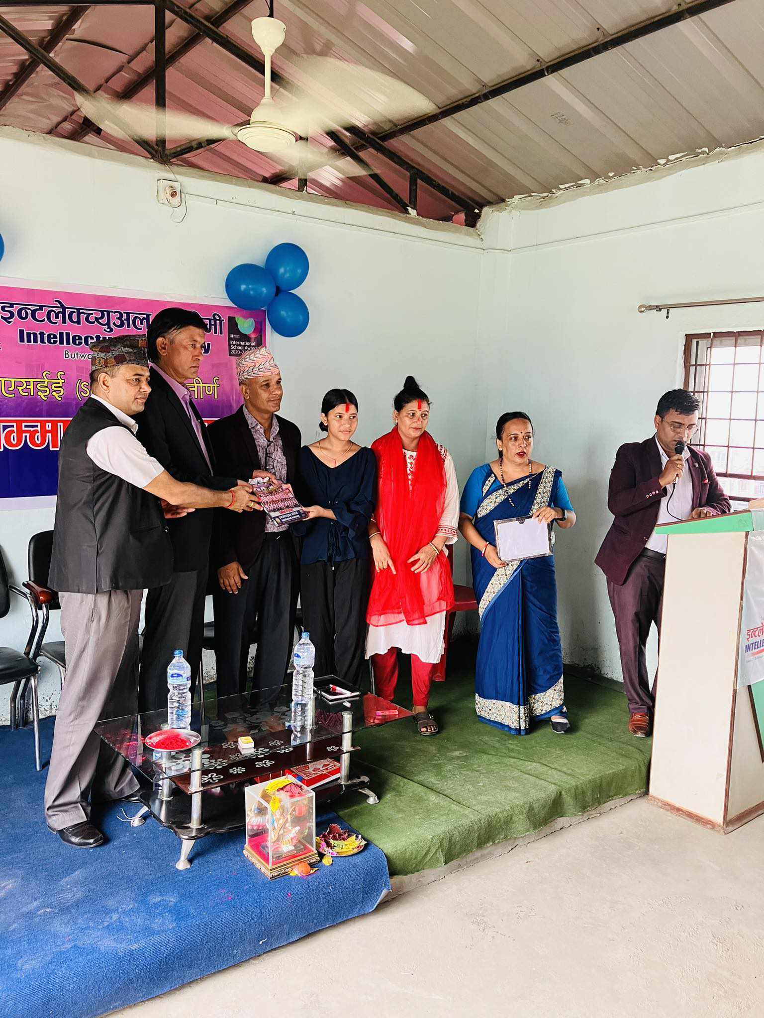 इन्टलेक्च्यूअलमा विद्यार्थीलाई सम्मान