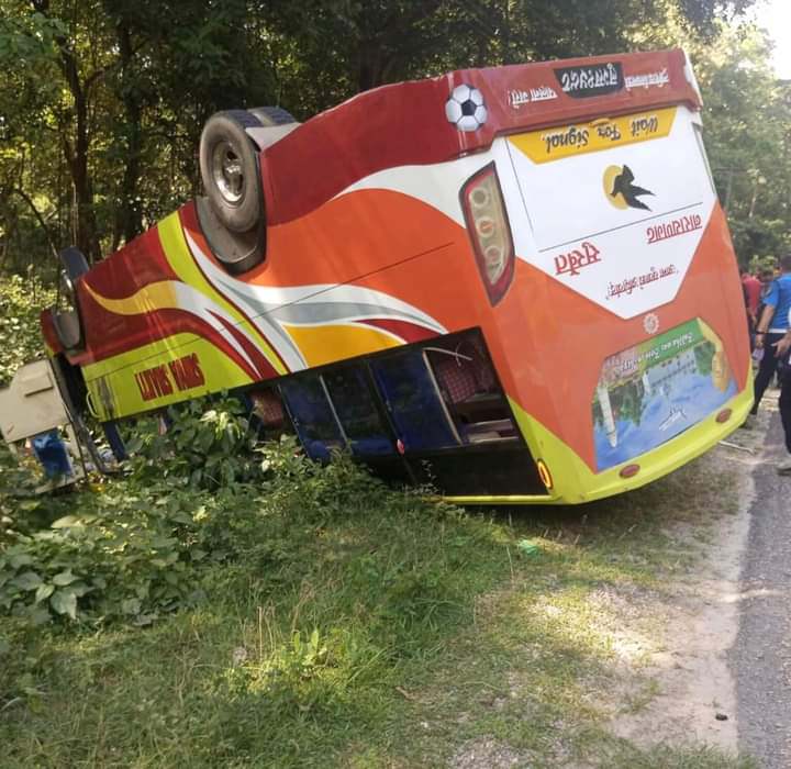 पिलवस्तुमा बस  दुर्घटना, २६ जना घाइते