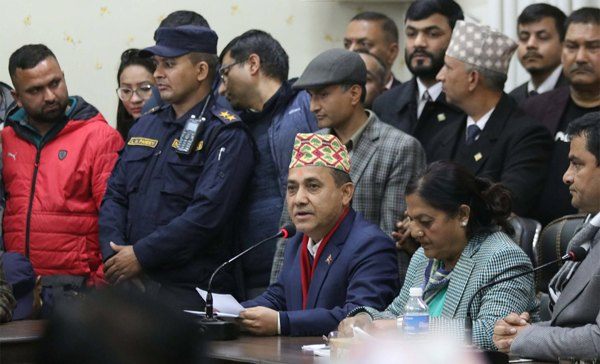 निर्वाचन आयोगमा सुरक्षा व्यवस्था कडा, कांग्रेस कार्यकर्तालाई रोकियो